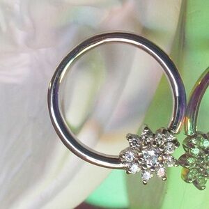 Buddha Eloise flower seam white gold